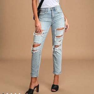 Pistola Presley 90’s high rise in “Rewind”